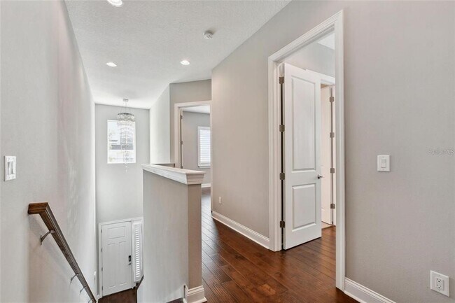 Building Photo - 403 S Melville Ave
