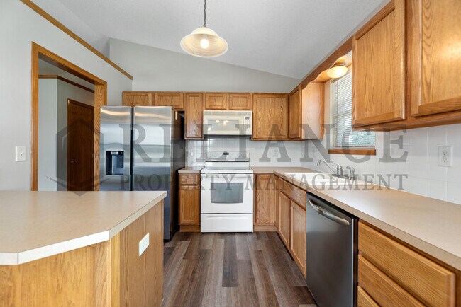 Building Photo - 1349 N Aksarben Ct