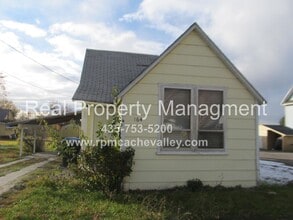 Building Photo - 2 bedroom home available for October move ...