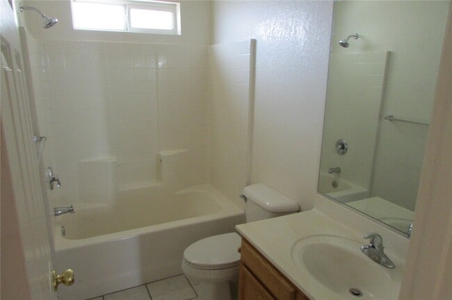 Building Photo - 432 Harbor Dr