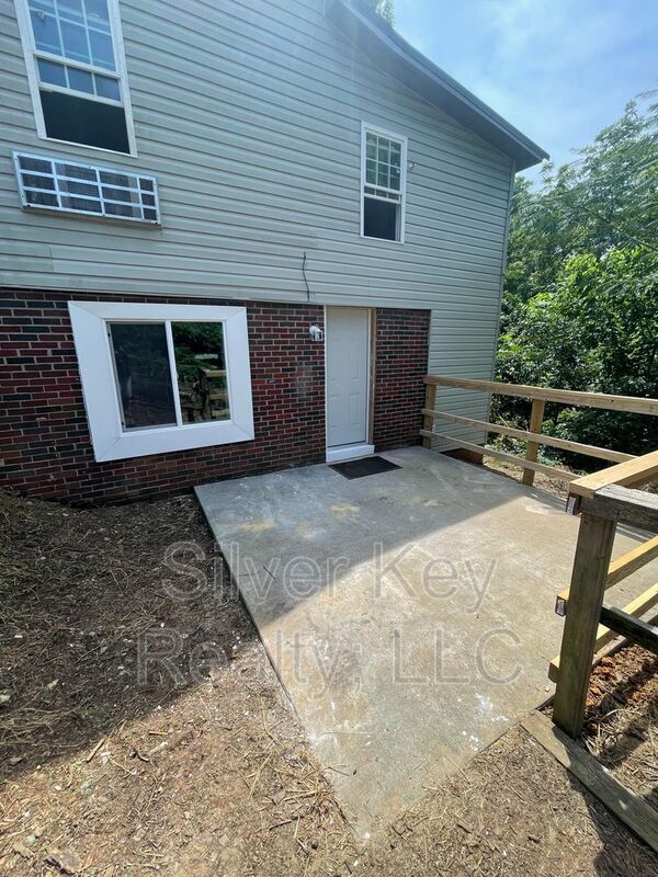 Building Photo - 154 S Jackson St