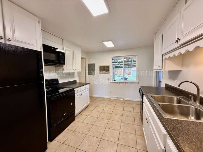 Building Photo - 1125 W 8th Ave Dr