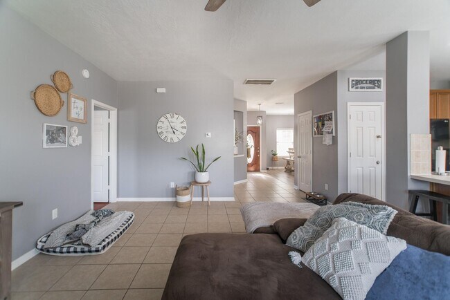 Building Photo - 2823 Sage Bluff Ave