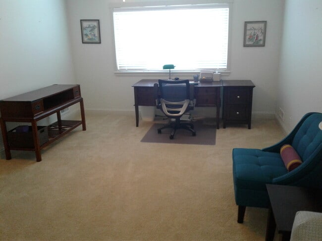 Building Photo - Great Location for a rental