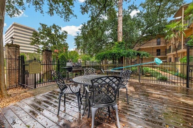 Building Photo - 4515 Briar Hollow Pl