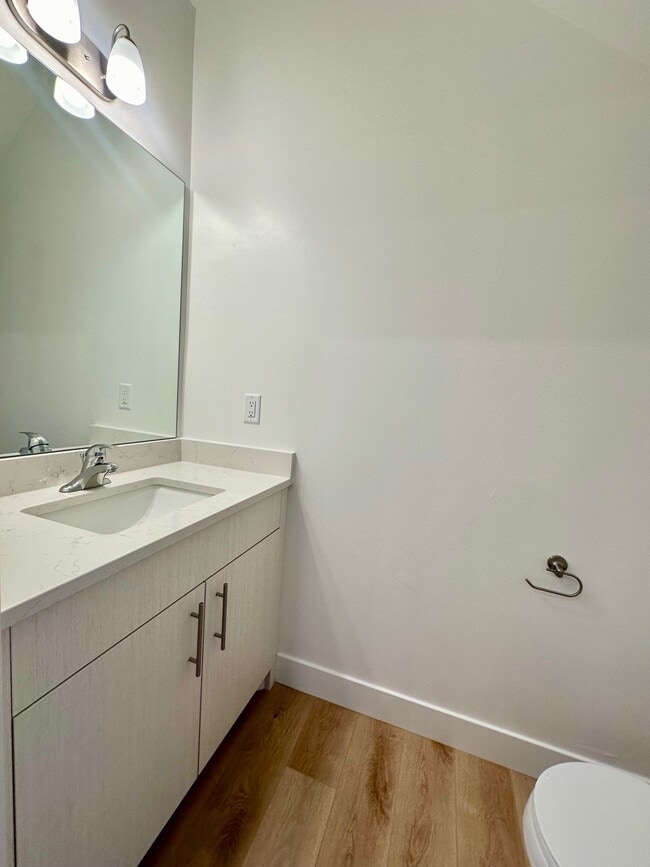 Building Photo - NT 3367