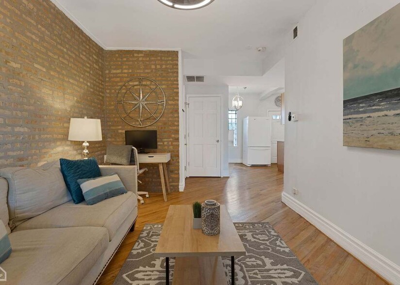 Building Photo - 2755 W Melrose St