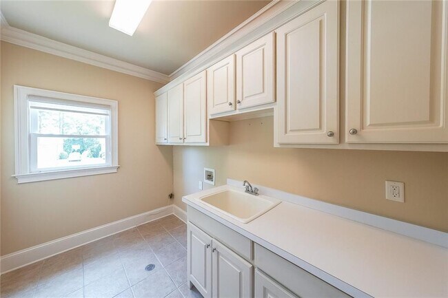 Building Photo - 2381 Walkers Glen Ln NE