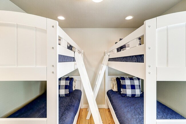 Building Photo - 2606 Eleventh Street-SI ID1023248P