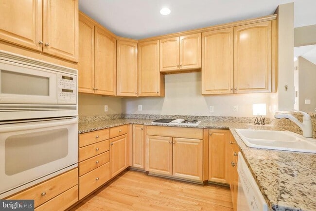 Building Photo - 5587 Governors Pond Cir