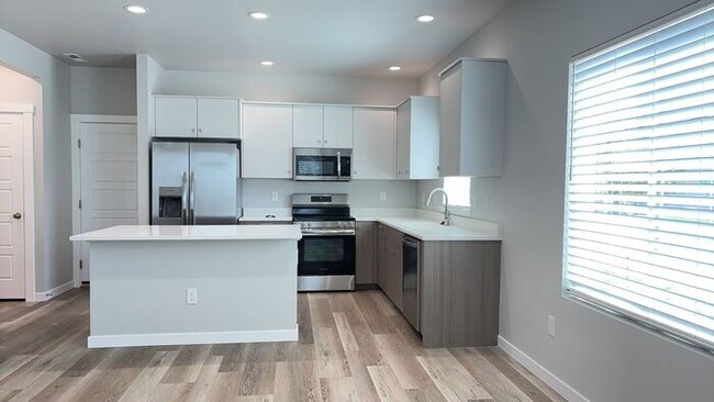 Building Photo - Roe Street Townhomes
