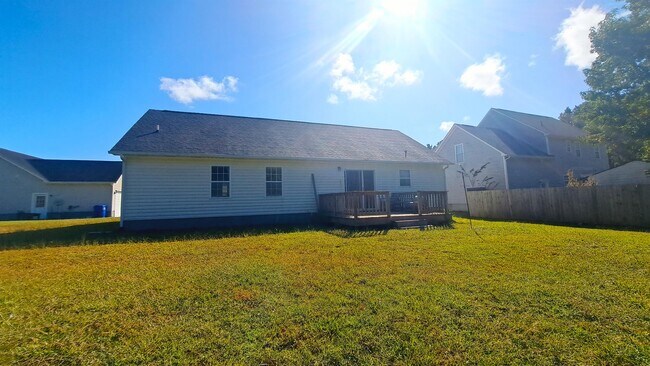 Building Photo - 312 S Tree Ct
