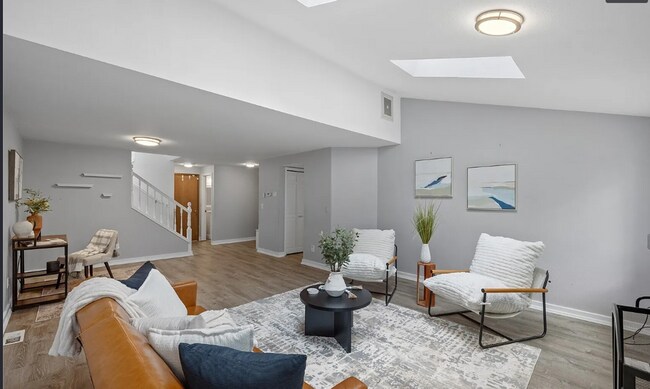 Building Photo - Kent East hill Condo townhome in Village at Single Creek - 3 bedroom 2.5 bath and 2 car garage. A...