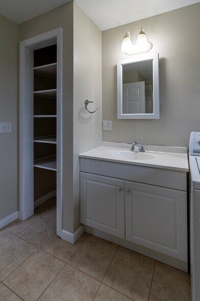 Building Photo - 101 Rocky Dunn Rd