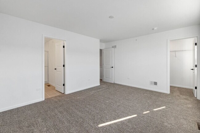 Building Photo - 1548 Slade Wy