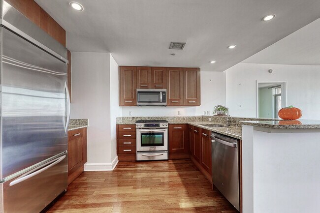 Building Photo - 8100 River Rd