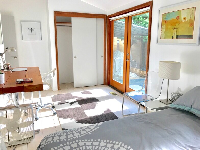 Building Photo - 4633 N Gantenbein Ave