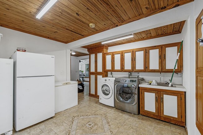 Building Photo - 4811 Soundside Dr