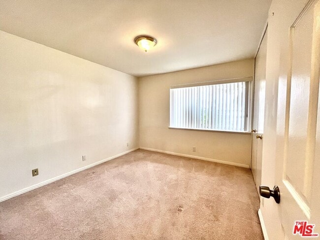 Building Photo - 6308 Villa Rosa Dr