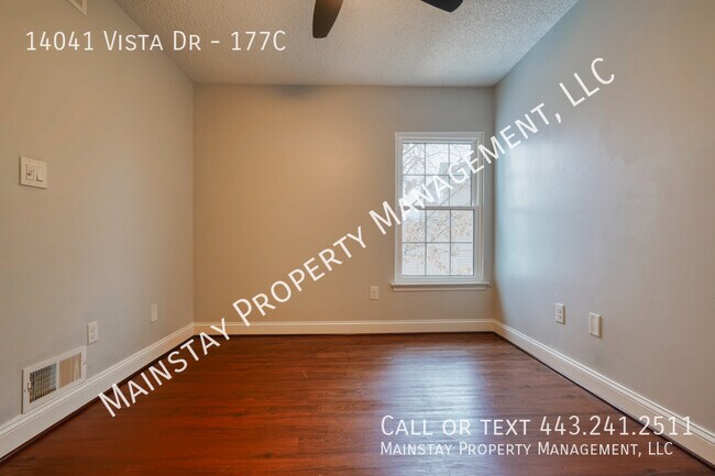 Building Photo - Beautiful 1 Bedroom Condo W/ Bonus Loft Sp...