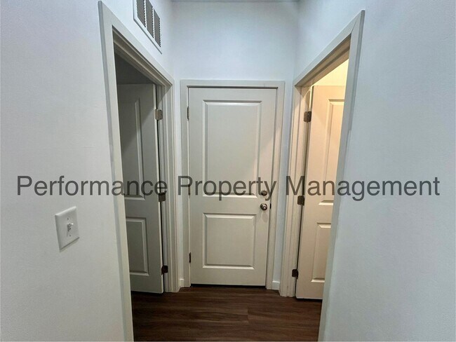 Building Photo - Stunning 3 Bed/2 Bath S Bakersfield Home w/ Solar, RBP & Security Deposit Alternative