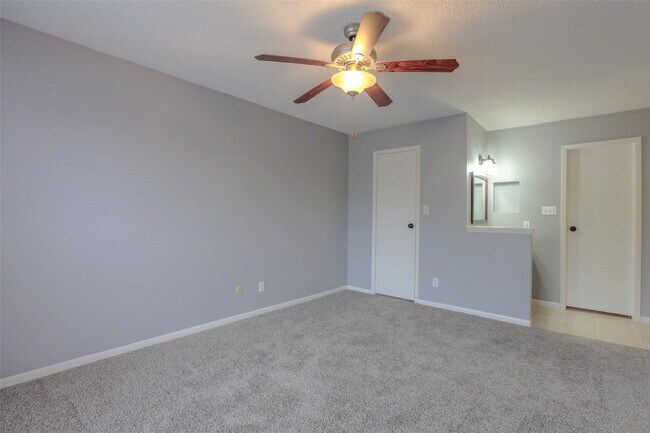 Building Photo - 3919 Fairmont Pkwy