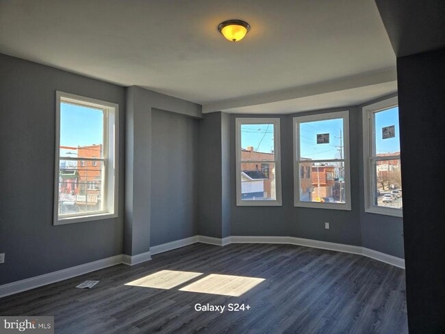 Building Photo - 3301 N Front St