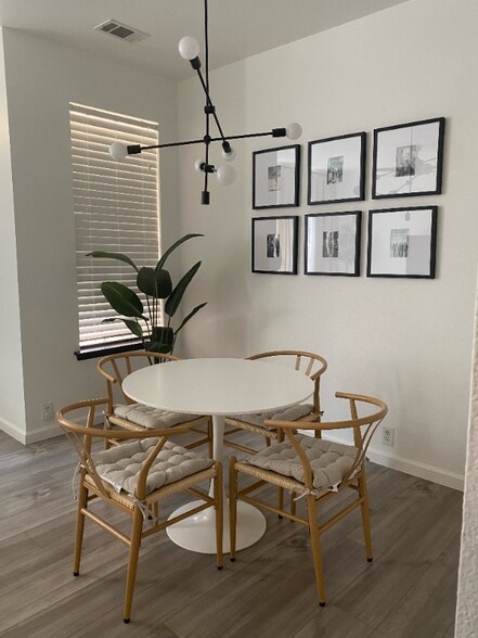 Building Photo - 2743 Hyde Park Dr