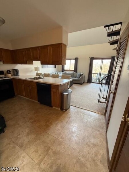 Building Photo - 2 Stowe Ct