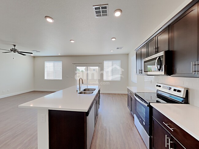 Building Photo - 5746 Las Vegas Crk St
