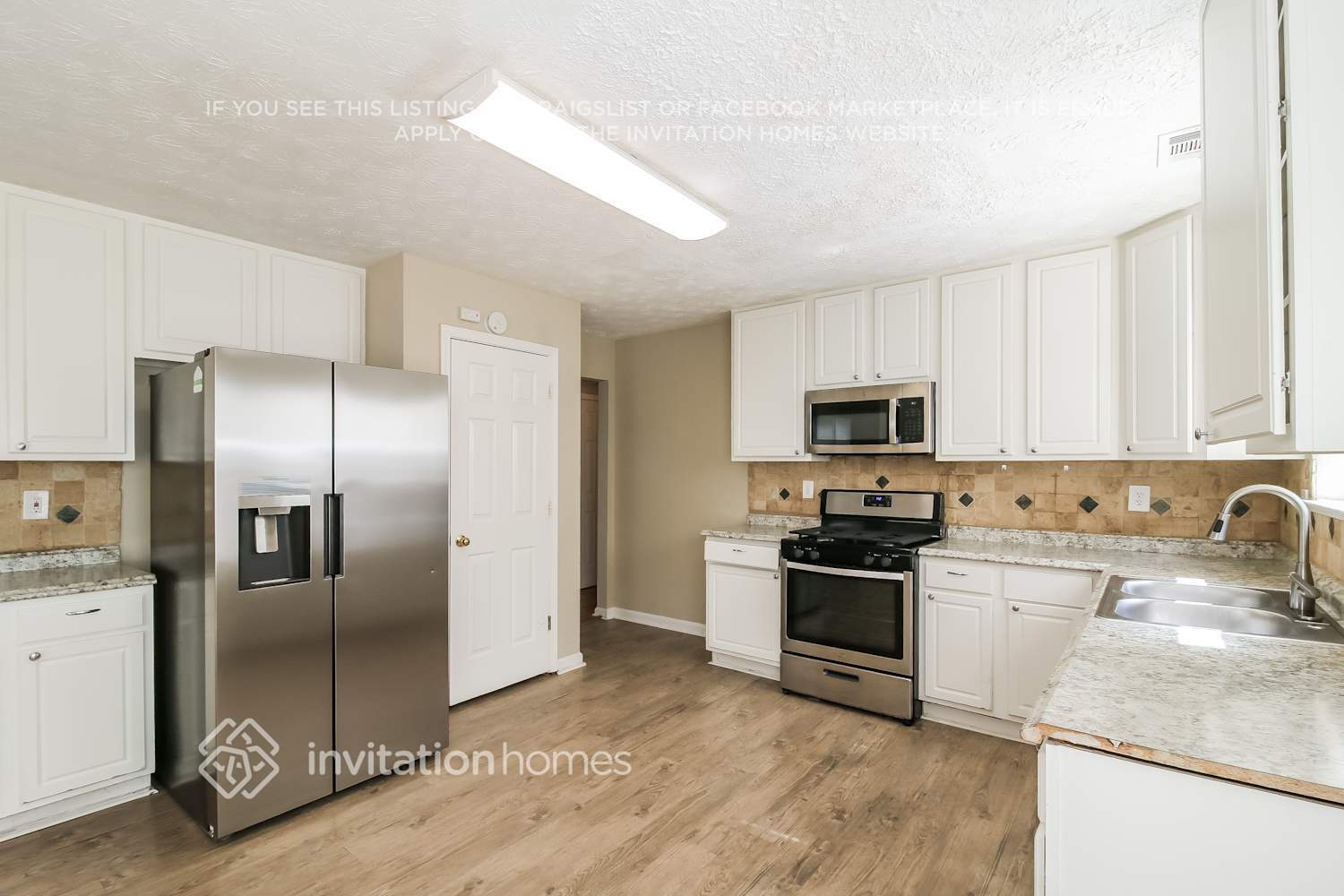 Building Photo - 1418 Fall River Dr