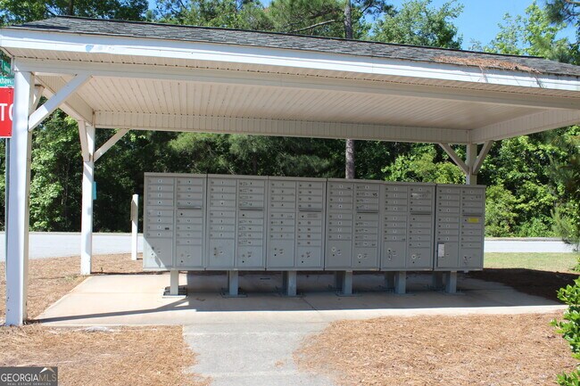 Building Photo - 425 Andover Dr