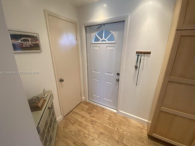 Building Photo - 200 NE 14th Ave