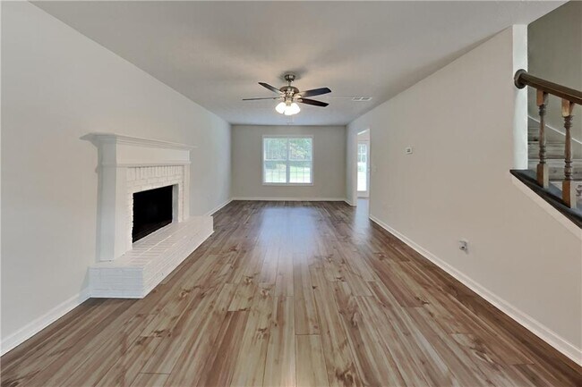 Building Photo - 2800 Alcovy River View