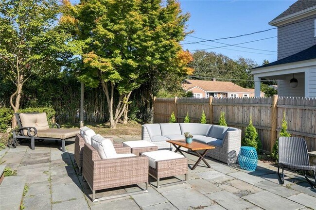 Building Photo - 169 Ruggles Ave