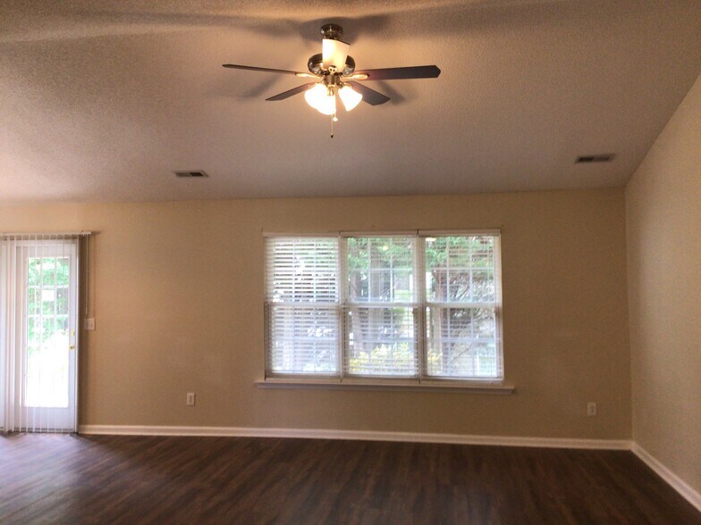 Building Photo - 12 Avalon Ct