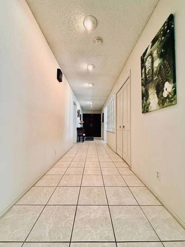 Building Photo - Available August 1st! Beautiful fully furnished single-story home located in the prestigious Span...