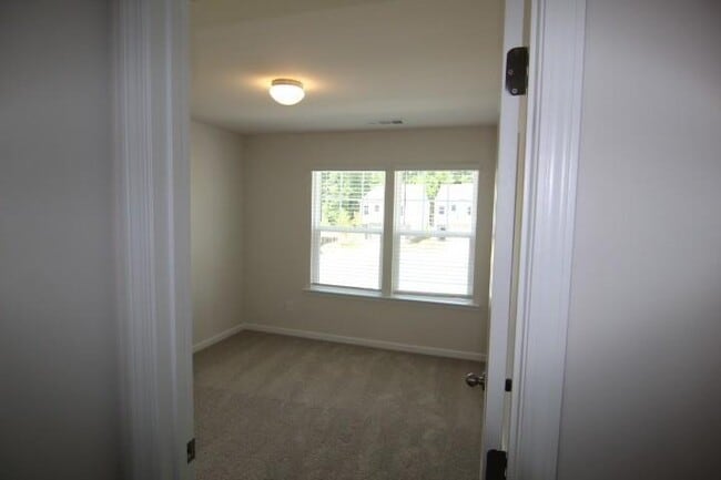 Building Photo - 51 Briarwood Dr W