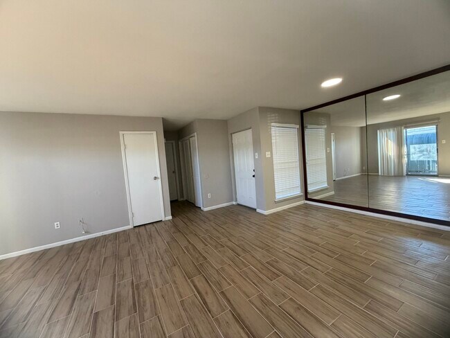 Building Photo - 10001 Westpark Dr