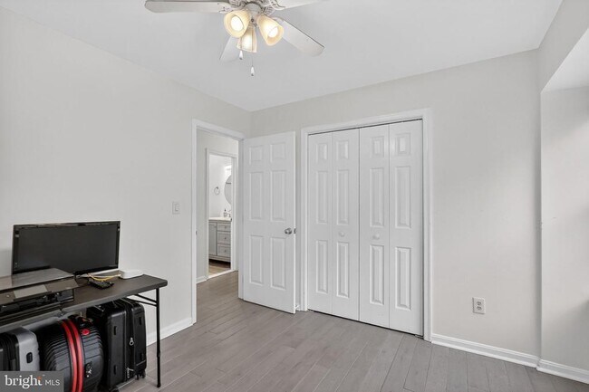 Building Photo - 7011 Fox Chase Rd