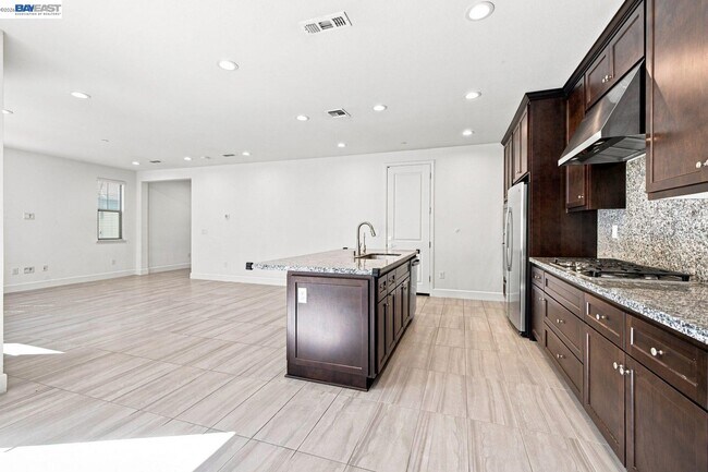 Building Photo - 33 Roccolino Ln