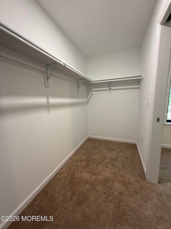 Building Photo - 5 Canary Cir