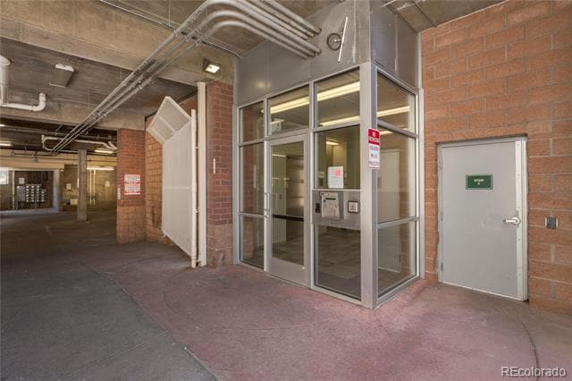Building Photo - 2550 N Washington St