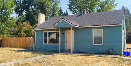 Building Photo - Adorable 3 Bedroom Home off of Diamond Lak...