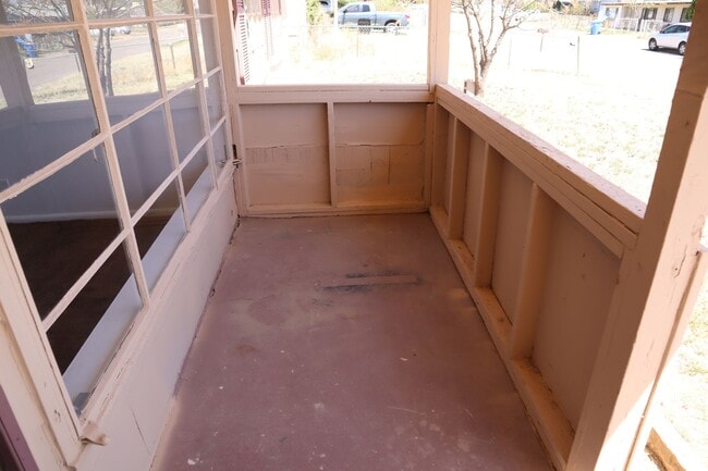 Building Photo - 120 Cochise Dr