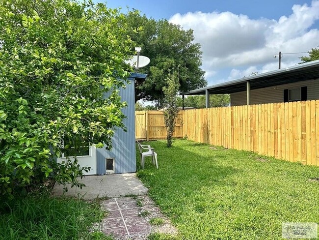 Building Photo - 15702 Orange Dr