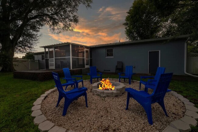 Building Photo - 6206 Carranza Dr