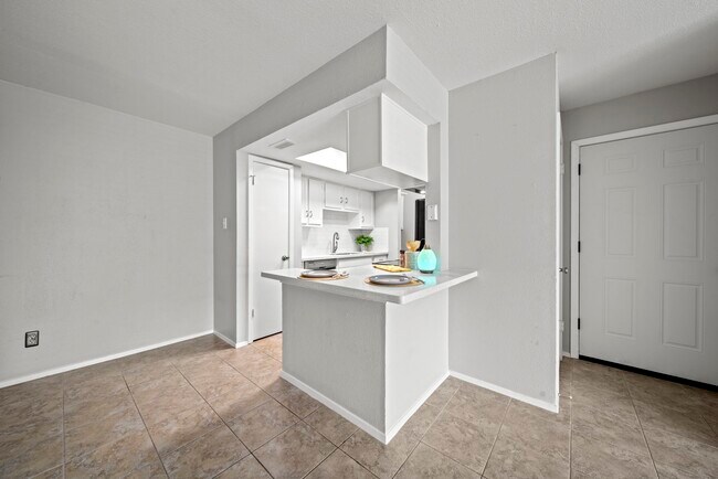 Building Photo - 14555 Wunderlich Dr