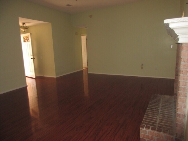 Building Photo - 9608 Brentwood Blvd
