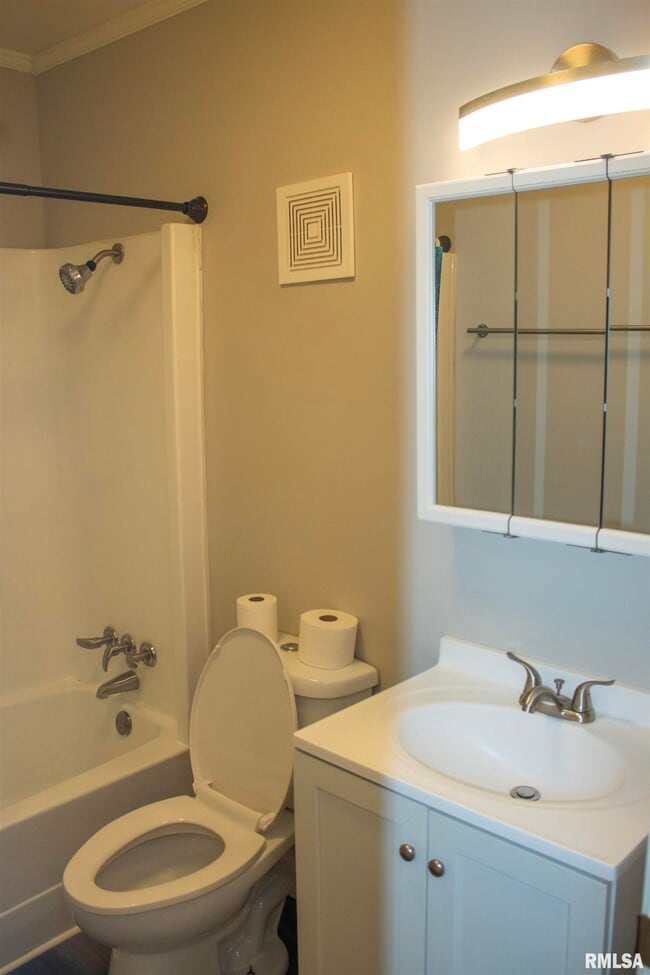 Building Photo - 2539 W Monroe St